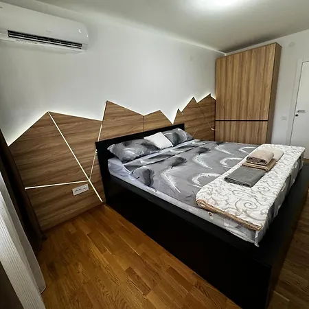 Mar 16 Apartman Ni
